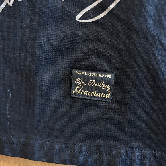 Gildan Black Short Sleeve Tee with Vintage Elvis Presley Portrait Size M - Picture 2 of 3